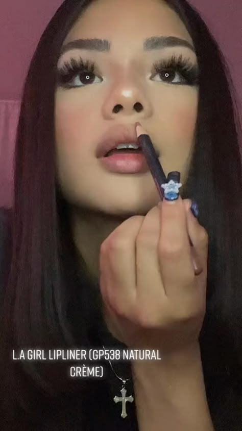 Lip Combos For School, Yk2 Makeup Tutorial, Lip Combo For White Skin, Makeup Ideas Y2k Tutorial, How To Do Baddie Makeup, Lip Routine Makeup, Good Lip Combos For Light Skin, Pink Lip Combos For Light Skin, Kiss Mark Makeup