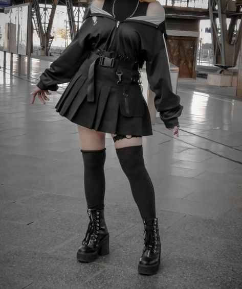 Cyberpunk Outfit Skirt, Tech Wear Outfits Women, Punk Outfits Female, Cute Techwear, Cyberpunk Outfits Female, Cyberpunk Outfit Ideas, Cyberpunk Outfit Aesthetic, Cyberpunk Outfit Women, Female Techwear