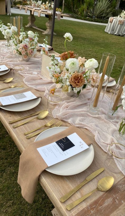 Elegant Brunch Ideas Table Decorations, Table Setting Ideas Casual, Wedding Table Settings Simple, Wedding Reception At Home, Blush Wedding Theme, 21 Diner, Tafel Decor, Birthday Dinner Party, Dinner Party Table