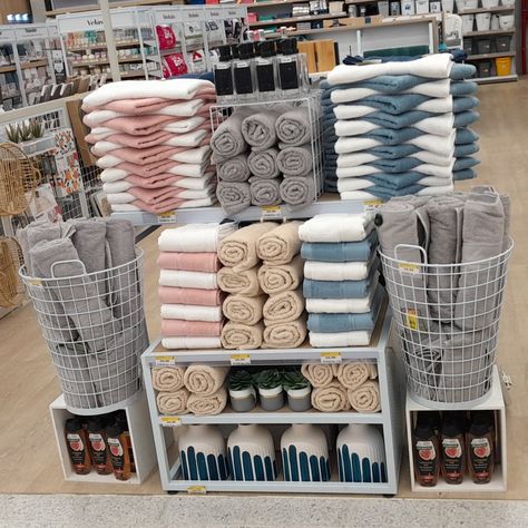 Bath Towels Display, Retail Store Layout, Supermarket Design Interior, Supermarket Display, Towel Display, Home Appliance Store, Bed Interior, Grocery Store Design, Retail Interior Design