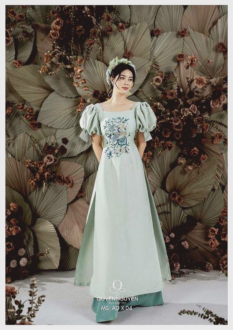 37717715623406236 Chinese Long Dress, Vietnamese Clothing, Traditional Asian Dress, Traditional Gowns, Chinese Style Dress, Vietnamese Traditional Dress, Pakistani Dresses Casual, Designer Dresses Casual, Muslim Fashion Outfits