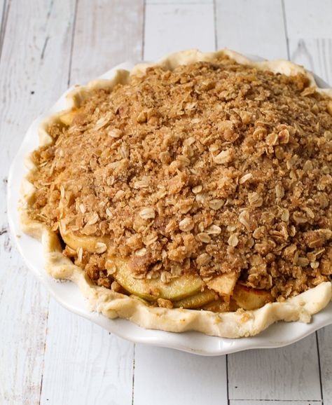 Crumb Apple Pie, Dutch Apple Pie Recipe, Peanut Butter Apple, Oat Crumble Topping, Apple Crumb Pie, Crumb Pie, Apple Crumble Pie, Crumble Pie, Dutch Apple Pie