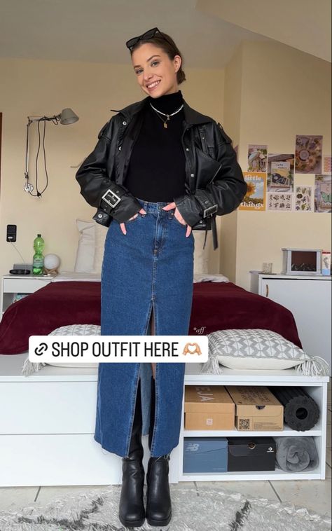 Styling Long Denim Skirt Winter, Dark Denim Maxi Skirt Outfit, Long Dark Denim Skirt Outfit, Dark Jean Skirt Outfits, Jean Midi Skirt Outfits, Dark Denim Skirt Outfit, Denim Skirt Winter, Skirt Outfit Denim, Long Denim Skirt Outfits