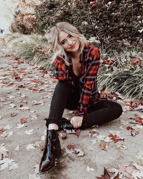 Mykenna Dorn, Indie Grunge Aesthetic, Alternative Photoshoot, Fashion Photoshoot Inspiration, Grunge Photoshoot, Plaid Clothing, Fall Photo Shoot Outfits, Plaid Shirt Women, Winter Photoshoot