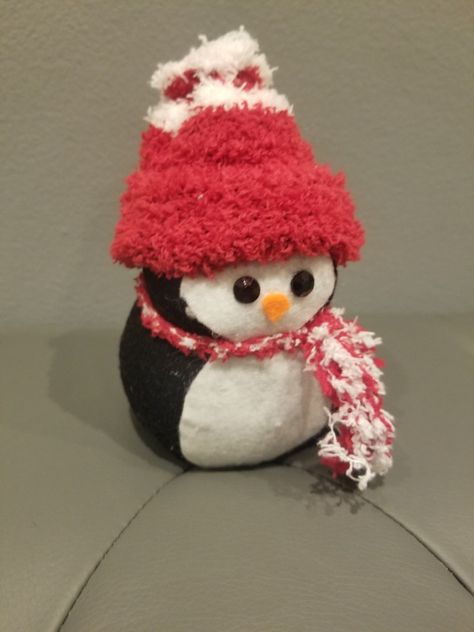 Penguin Sock Craft, Snowman With Socks, Weighted Stuffed Animal Diy, Sock Plushies Diy, Diy Penguin Crafts, Sock Penguin, Sewing Plushies, Penguin Stuffed Animal, Homemade Stuffed Animals