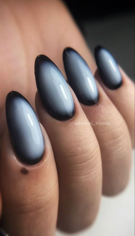 Black And White Gradient Nails, Black French Tip Ombre Nails, Ombre Nails Black And White, Ombre Black And White Nails, Black And White Ombré Nails, Ombre Nails Powder, White To Black Ombre Nails, Black To White Ombre Nails, Black Aurora Nails