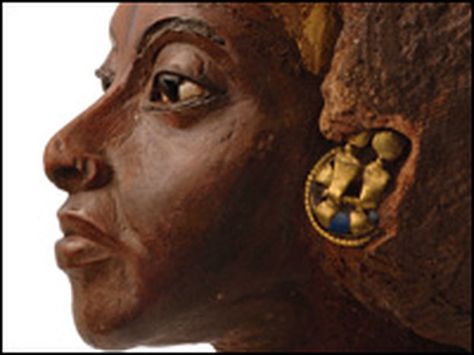 Black Emporer (Ancient Egypt) Queen Tiye, Kemet Egypt, Amenhotep Iii, African Royalty, Egyptian Artifacts, Egypt History, King Tut, Egyptian History, Ancient Egyptian Art