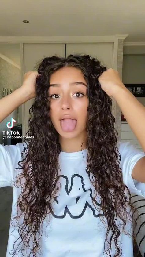 How To Curl Your Curly Hair, Curly Hair Vs Straight Hair, 3b Curl Routine, How To Make My Hair Curly Natural Curls, How To Style 3b Curly Hair, How To Style 2c Curly Hair, White Girl Curly Hair Routine, Curly Hair Clean Girl, My Curly Hair Routine