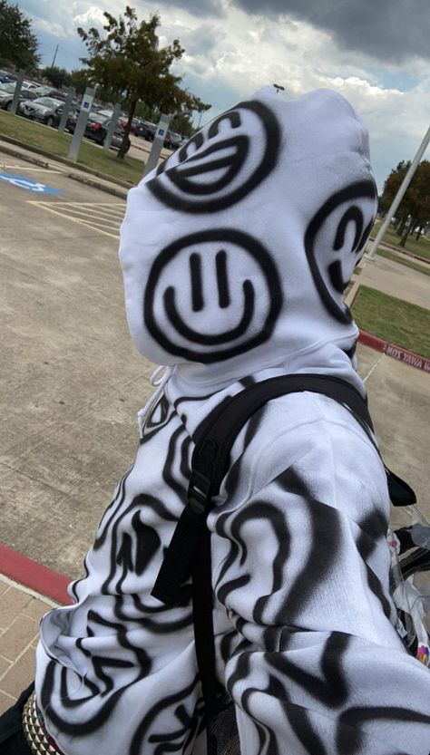 Spray Paint Hoodie, Techwear Streetwear, Painting Hoodie, Hoodie Diy, White Spray Paint, Money On My Mind, Swag Girl Style, Girl Swag, Stacked Jewelry