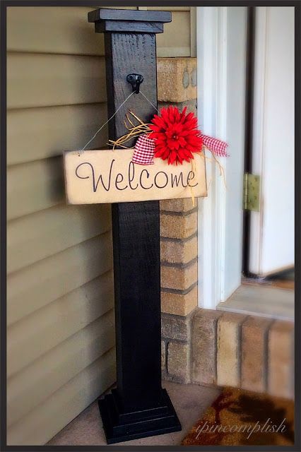 ipincomplish: Welcome Post and Sign Pallet Signs Diy, Welcome Post, Wooden Posts, Front Porch Decorating, Front Door Decor, Pallet Diy, Cool Diy, On The Side, And Sign