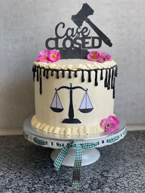 Lawyer Cake Ideas Girl, Lawyer Birthday Cake Ideas, Law Theme Cake, Law Cake Ideas, Lawyer Theme Cake, Legal Birthday Cake, Law Cake, Buttercream Drip Cake, Buttercream Drip