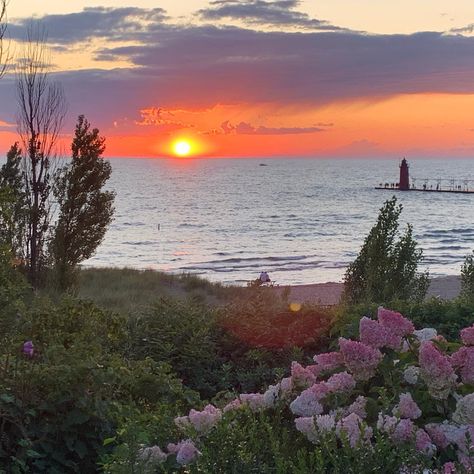 South Haven Michigan Lakeside Michigan, Michigan Aesthetic Summer, U Michigan Aesthetic, Summer In Michigan Aesthetic, Lake Michigan Aesthetic, Michigan Aesthetic, Grand Haven Michigan, Michigan Beach Aesthetic, St Ignace Michigan