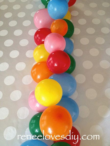 Balloon Table Runner! Balloon Table Garland Centerpieces, Decorating Large Spaces Party, Balloon Garland For Table, Balloon Centerpieces Diy No Helium Center Pieces Table Decorations, Balloon Table Top Center Piece, Balloon Table Runner Diy, Balloons On Table, Balloon Runner, Paper Table Decorations