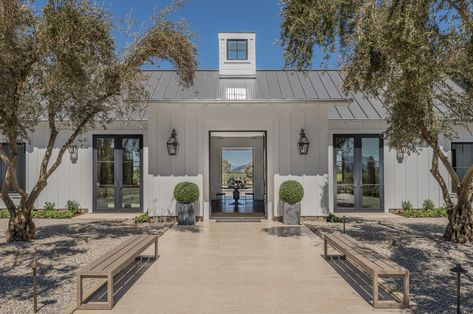 Napa Farmhouse, Fireplace Facing, California Home Design, Beach House Exterior, Napa Ca, Modern Farmhouse Exterior, Built In Grill, Guest Cottage, Farmhouse Exterior