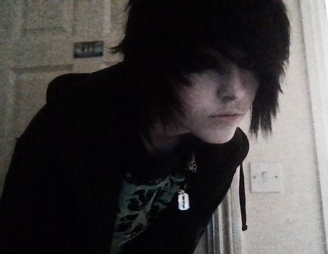 Evan Bloodlust Emo, 2000 Emo Boy, Evan Bloodlust, Emo Hair Boy, 2000s Emo Style, Emo Scene Hair Boy, Emo Fashion 2000s, Emo Fringe, Emo Boy Aesthetic