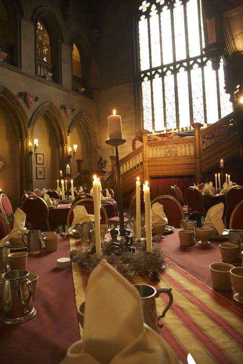 Medieval banquet in the Great Hall.  Miladies and Gents, please enter the Great Hall in pairs and be seated by your card. Castle Theme Wedding, Game Of Thrones Interior, Medieval Dinner Party, Medieval Decorations, Medieval Dinner, Medieval Wedding Ideas, Medieval Wedding Theme, Medieval Christmas, Medieval Banquet