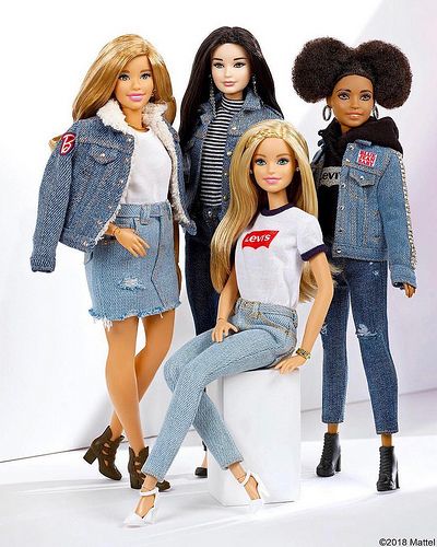 Photo: barbiestyle | por Kathryn Bender 4girls Friends, Barbie Inspo Outfits, Barbie Doll Outfits, Barbies Pics, Custom Barbie, Barbie Doll Set, Diy Barbie Clothes, Barbie Fashionista Dolls, Barbie Model