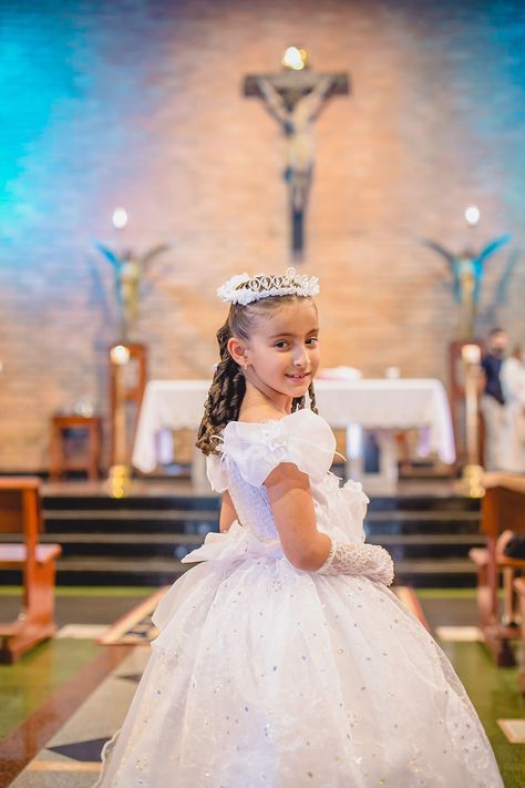 First Communion Portraits, First Communion Picture Ideas, First Communion Pictures, First Communion Photoshoot, Communion Photoshoot, Communion Pictures, Communion Photos, Baptism Pictures, 1st Communion