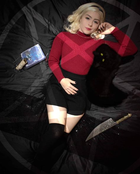 Sabrina Spell Man Halloween Costume, Chilling Adventures Of Sabrina Aesthetic Outfits, The Chilling Adventure Of Sabrina Outfit, Sabrina Spellman Costume, Chilling Adventures Of Sabrina Outfits, Sabrina Cosplay, Sabrina Costume, Sabrina Outfits, Sabrina Spellman Style