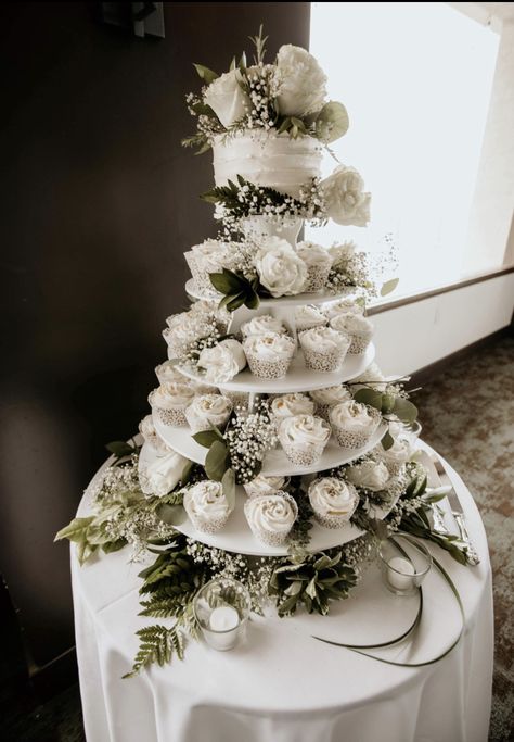 Dessert Table Wedding, Cupcake Tower Cake, Wedding Cupcake Display, 50th Wedding Anniversary Cakes, Cupcake Tower Wedding, Cupcake Stand Wedding, Cake Tower, Wedding Anniversary Cakes, Traditional Wedding Cakes