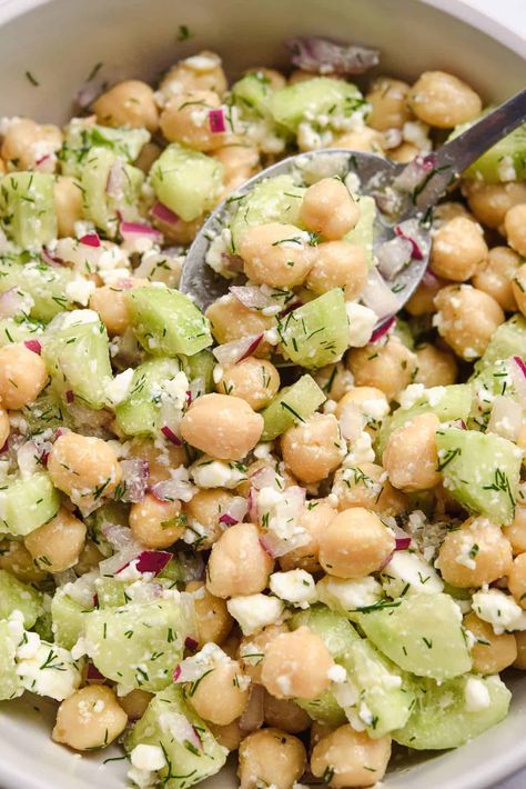 Healthy Cold Dinner Recipes, Make Ahead Side Dishes For A Crowd, Picnic Foods For A Crowd, Large Meals For A Crowd, Chickpea Cucumber Feta Salad, Pancake Recipies, Healthy Potluck Recipes, Chickpea Cucumber, Salad Board