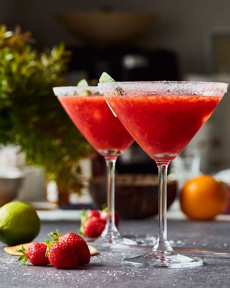 Original Margarita Recipe, Best Tequila Drinks, Strawberry Tequila, Ginger Cocktails, Tequila Tasting, Best Tequila, Beach Drinks, Strawberry Margarita, Classic Margarita