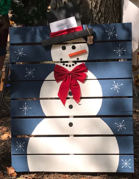 Pallet Wood Christmas Tree - Work In Progress ️ - Salvabrani Wood Pallet Projects Christmas, Pallet Wood Snowman, Christmas Pallet Ideas, Snowman Outdoor Decorations, Pallet Projects Christmas, Pallet Snowman, Christmas Sled Decoration, Pallet Wood Christmas Tree, Pallet Wood Christmas