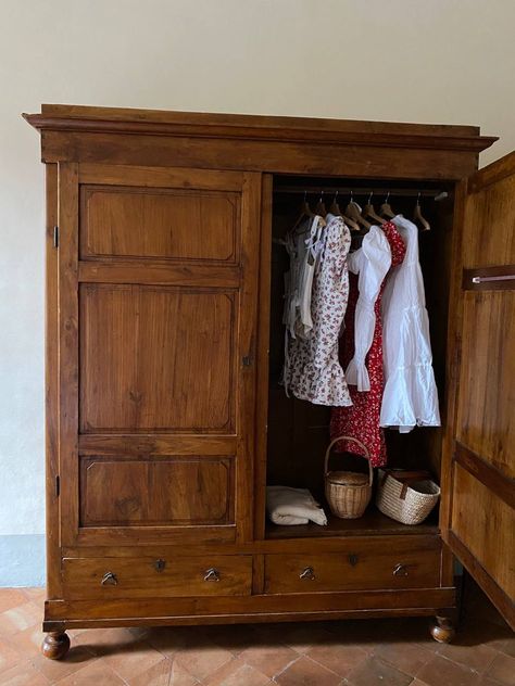 Antique Armoire Bedroom, Bedroom Wardrobe Ideas For Small Rooms, Cottagecore Wardrobe Furniture, Old Wooden Wardrobe, Wooden Wardrobe Design Bedroom, Vintage Wardrobe Closet, Antique Wardrobe Closet, Brown Wardrobe, Minimalist Wood Furniture