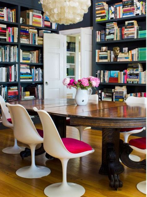 tulip chairs in library Dining Room Library, Retro Contemporary, Tulip Chair, Room Library, Traditional Table, Home Libraries, The Dining Room, Style At Home, Home Library