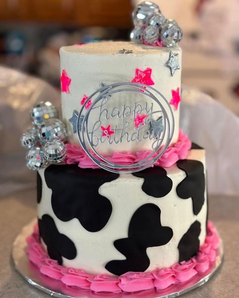 18th Birthday Cake Cow, Hot Pink Cow Print Cake, Cow Themed 18th Birthday Party, Preppy Cowgirl Birthday Cake, 18th Birthday Party Cowgirl, Sweet 16 Cow Cake, Sweet 16 Cow Print Theme, Cowprint Birthday Cakes, Pink Cow Print Birthday Cake