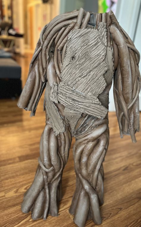 Coolest DIY Baby Groot Costume and Family Avengers Group Costume Diy Superhero Costume For Kids, Diy Groot Costume For Kids, Avengers Trunk Or Treat, Groot Costume For Kids, Cardboard Halloween Costumes, Baby Groot Costume, Groot Halloween Costume, She Hulk Costume, Avengers Group