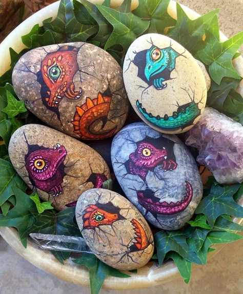 During my last trip to the beach, I apparently picked up some dragon eggs instead of regular ol'  stones! Egg Rock, Dragon Eggs, Painted Rock Animals, Art Pierre, Painted Rocks Kids, Painted Rocks Diy, Rock Painting Ideas Easy, Rock Painting Patterns, Dragon Egg