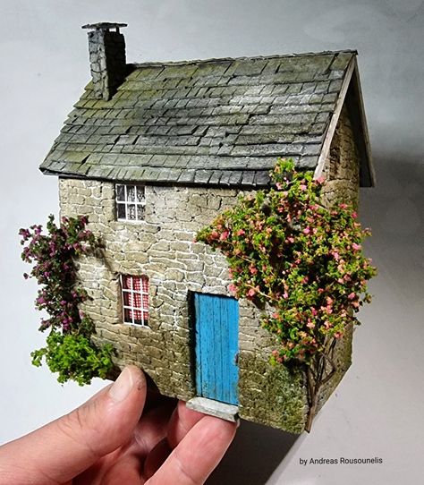 Cardboard Cottage Diy, Clay Cottage, Miniature Cottage, Driftwood Art Diy, Fairy House Diy, Pottery Houses, Dollhouse Projects, Cardboard House, Cottage House