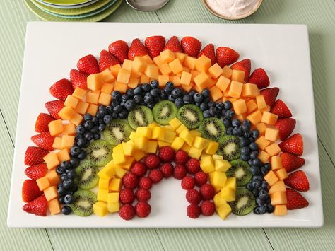 Rainbow Fruit Salad, Salad With Strawberry, Side Salad Recipes, Rainbow Fruit, Fruit Arrangements, Rainbow Food, Cream Cheese Spreads, Strawberry Cream Cheese, Strawberry Salad