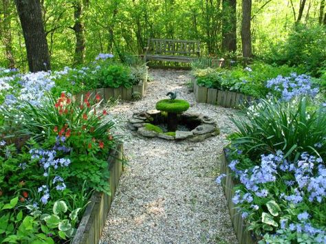 Barbara's shady circular garden in New York | Fine Gardening Circular Garden Design, Raised Container Garden, Gardening Balcony, Shade Garden Design, Shade Gardening, Backyard Shade, Fall Garden Vegetables, Fine Gardening, Diy Outdoor Decor