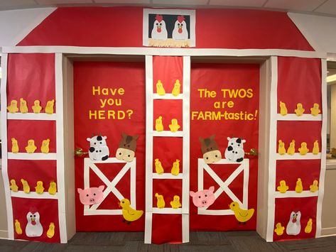 The Twos team is ready to welcome their students back to school with this FARM-tastic double door! Farm Library, Farm Bulletin Board, Farm Classroom, Daycare Lesson Plans, Preschool Farm, Farm Animals Preschool, Door Decor Ideas, Red Barn Door, Barn Door Decor