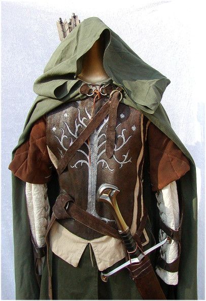 Instructions for Gored Cloak by eqos on deviantART                                                                                                                                                                                 More Green Cloak, Larp Costume, Elf Costume, Leather Armor, Medieval Costume, Medieval Clothing, Fantasy Costumes, Fantasy Armor, Movie Costumes