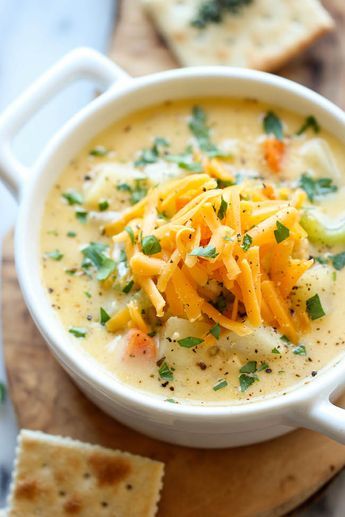 Chicken and Potato Chowder - Just like mom's comforting chicken noodle soup, but it's even creamier and loaded with cheesy goodness! Z Chicken And Potato, Potato Chowder, Fall Soups, Chicken Potatoes, Chowder Recipes, Cheese Soup, Soup And Sandwich, Delicious Soup, Stew Recipes