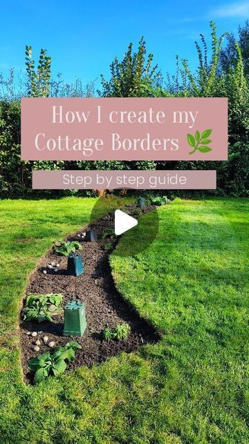 𝐃𝐀𝐍𝐈𝐄𝐋𝐋𝐄 | 𝐂𝐎𝐓𝐓𝐀𝐆𝐄 𝐈𝐍𝐓𝐄𝐑𝐈𝐎𝐑𝐒 & 𝐆𝐀𝐑𝐃𝐄𝐍𝐒 on Instagram: "HOW I CREATE MY COTTAGE BORDERS 🌸👩🏼‍🌾~ This may be a great post to save if you're looking for a basic guide on where to begin. I begin mine in Autumn and I'm currently working on a new one. 👩🏼‍🌾 I don't proclaim to be a gardening guru of course, 😊 however I am really pleased with the transformation in different areas of our cottage garden and I started from scratch. I ALWAYS begin all of my borders in this way👇🏻... 🌿 Firstly, get that spade out and decide on the shape of the border you wish to dig. Of course this will be space dependent, but even in very small gardens you can be very creative. We have quite a bit of room to play with here, so I opt for deep, cottage borders. 🌸 Give the soil a g Small Border Garden, Cottage Border Garden, How To Design A Garden Layout, Cottage Garden Edging, Medium Garden Design Ideas, Cottage Garden Border Ideas, New Build Cottage Garden, Mixed Borders Gardens, How To Create A Cottage Garden