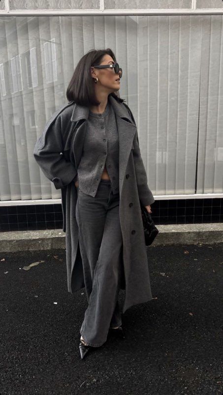 Grey Coat Outfit, Outfits For College, Winter Mode Outfits, Aesthetic Business, Outfits Skirt, Rich Aesthetic, Chique Outfit, Suits Casual, Cute Work Outfits