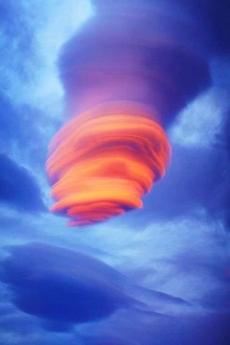 Beautiful Sky Pictures, Lenticular Clouds, Canada Photography, Sky Pictures, Beautiful Photos Of Nature, Natural Phenomena, Ocean Photography, Fantasy Artwork, Image Photography