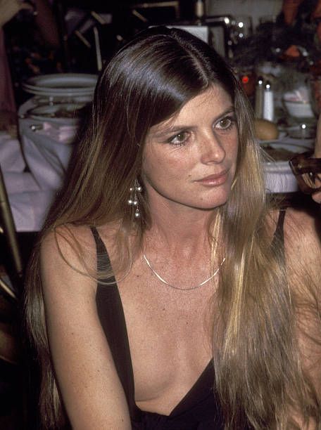 Katherine Ross, Katharine Ross, St Regis Hotel, Hotel In New York City, Style Analysis, Dramatic Classic, Goldie Hawn, Celebrity Caricatures, Swinging Sixties