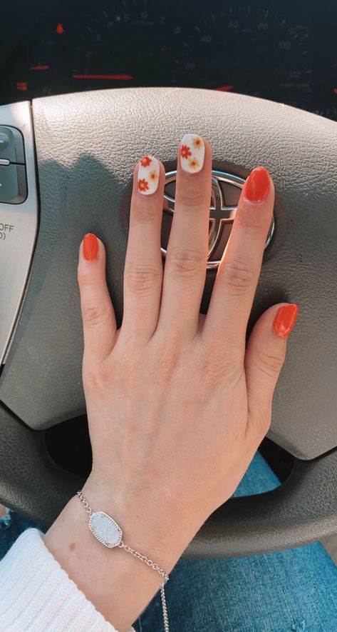 Medium Length Summer Nails, Hippie Nails Boho, Cute Spring Nail Ideas, Best Summer Nails, Spring Nails 2023, Spring Orange, Spring Nail Ideas, Summer Nails 2023, Orange Nail Designs