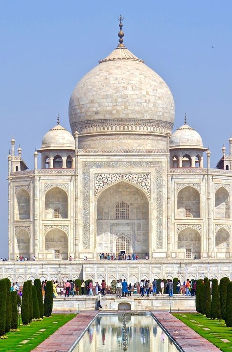 To visit every monument in India is an impossible task. But the following 7 sites will offer a glimpse into the historical richness of the land. Historical Places In India, Monument In India, Delhi Tourism, India Travel Places, Taj Mahal India, Scenery Landscape, Travel Globe, Beautiful Mosques, Historical Monuments