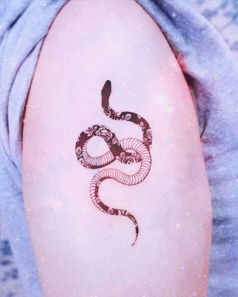 Galaxy Snake Tattoo, Filter Tattoo, Element Tattoo, Wrist Tattoos Girls, Ink Photography, App Filter, Elements Tattoo, Tattoo Quotes For Women, Airbrush App