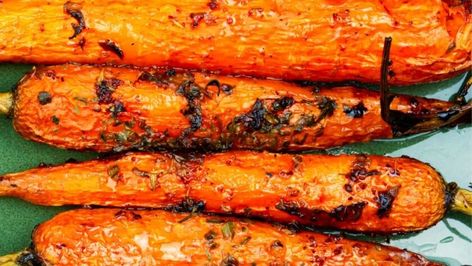 Julia Child Glazed Carrots - Delish Sides Kristen Kish, Parsley Butter, Glazed Carrots, Vegetarian Paleo, Julia Child, Fresh Thyme, Paleo Gluten Free, Parsley, Thyme