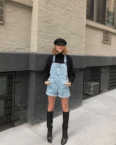 Jean Overall Outfits Winter, Outfits Con Jumper, Jeans Overall Outfit, Overall Fall Outfits, Overall Outfit Winter, Salopette Outfit, Short Overalls Outfit, Jean Overall Outfits, Overalls Outfit Short