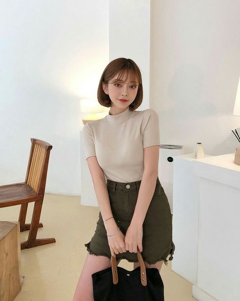 Short Hair Fashion Outfits, Neutral Outfit Aesthetic, Ulzzang Short Hair, Formal Hairstyles For Short Hair, Short Hair Outfits, Teenage Fashion Trending, Outfit Korean, Bob Haircut With Bangs, Japan Girl