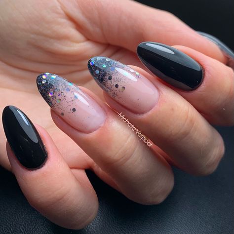 Reverse Black Ombre Nails, Black And Pink Glitter Ombre Nails, Black Glitter Fade Nails, Glitter Ombre Nails Black, Black Faded Nails, Black Dip Nail Designs, Black Ombre Nails Glitter, Black Matte Nails With Glitter, Minimal Black Nails