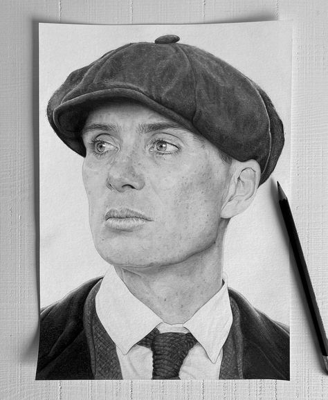 Thomas Shelby pencil portrait drawing Tommy Drawing, Cillian Murphy Drawing, 2022 Drawing, Peaky Blinders Characters, Pencil Drawing Images, Abstract Pencil Drawings, Cillian Murphy Peaky Blinders, Tom Holland Imagines, Instagram Drawing